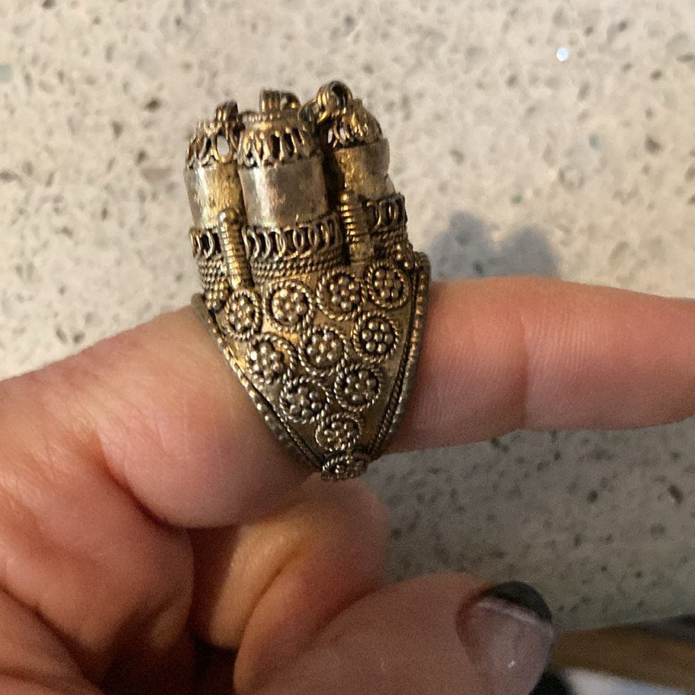 Unique VTG Castle Ring; Regal Costume/Hogwarts/GameOfThrones Sz 7.5-7.75; Unisex